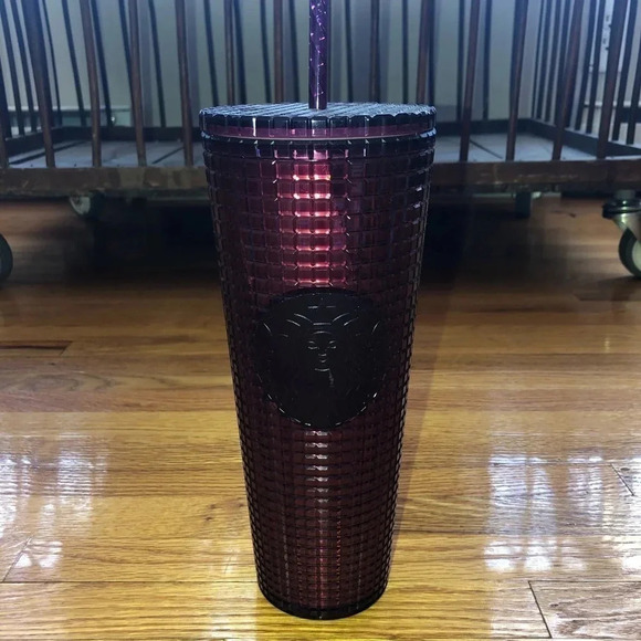 Holiday 2020 Starbucks tumbler - Picture 2 of 5